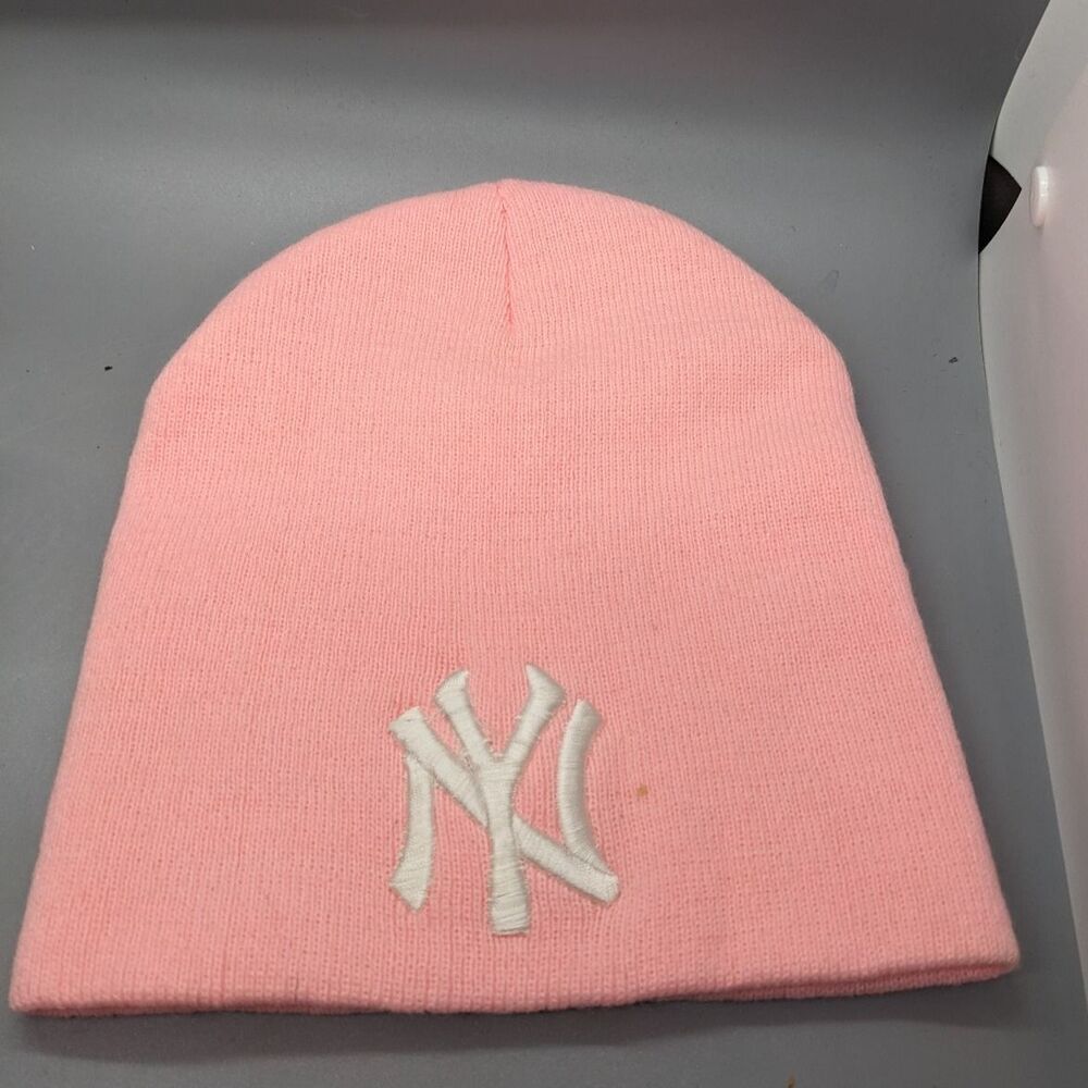 New York Yankees knit pink white logo hat beanie skullcap winter acrylic